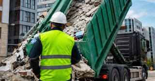 Вывоз строительного мусора в Сатке: услуги лицензированной компании — ПроМусор